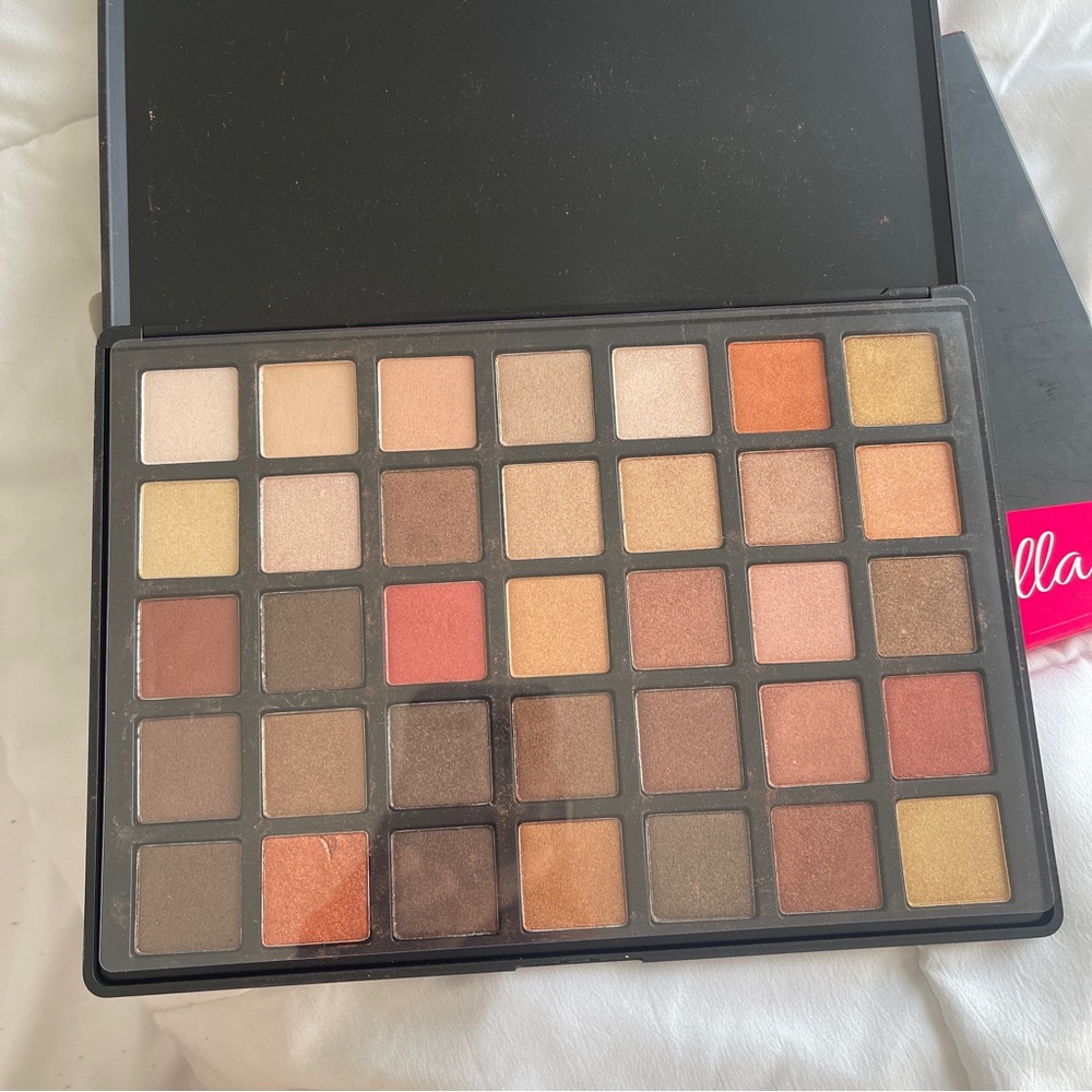 Beauty Creations Eyeshadow Palette